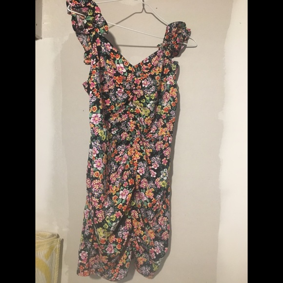 Nwot stretchy ruffle strap dress - Picture 8 of 8